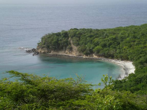 Chegando à maravilhosa praia Anse La Roche, no norte de Carriacou, ilha ao norte de Granada
